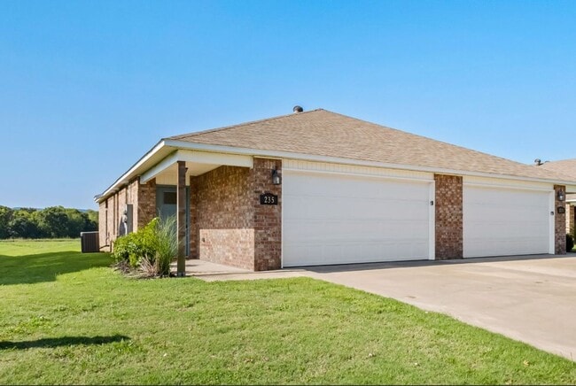 property at 235 E Anabranch Ct