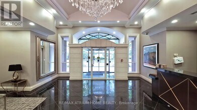 7 Lorraine Dr in Toronto, ON - Building Photo - Building Photo