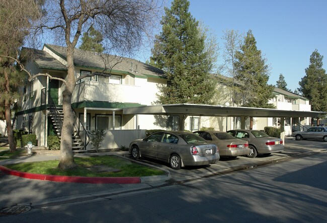 Sequoia Knolls in Fresno, CA - Foto de edificio - Building Photo