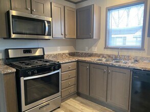 2701 Huizenga St in Norton Shores, MI - Building Photo - Building Photo