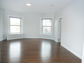 43 Carlton St, Unit 6 in Brookline, MA - Foto de edificio - Building Photo