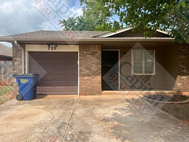 733 W Perry Dr in Mustang, OK - Building Photo - Building Photo
