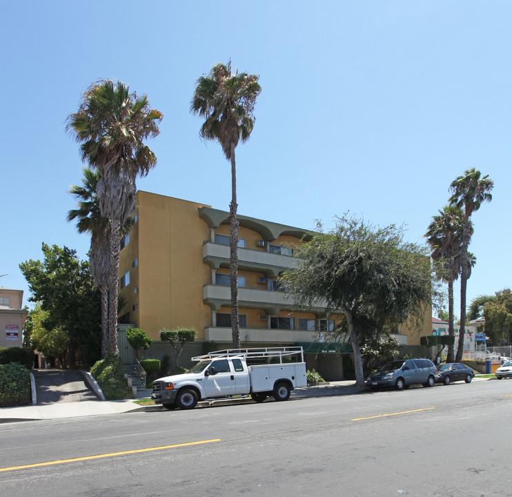 124 N Oxford Ave in Los Angeles, CA - Building Photo