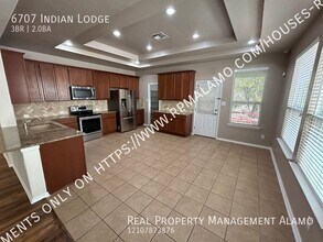 6707 Indian Lodge in San Antonio, TX - Building Photo - Building Photo