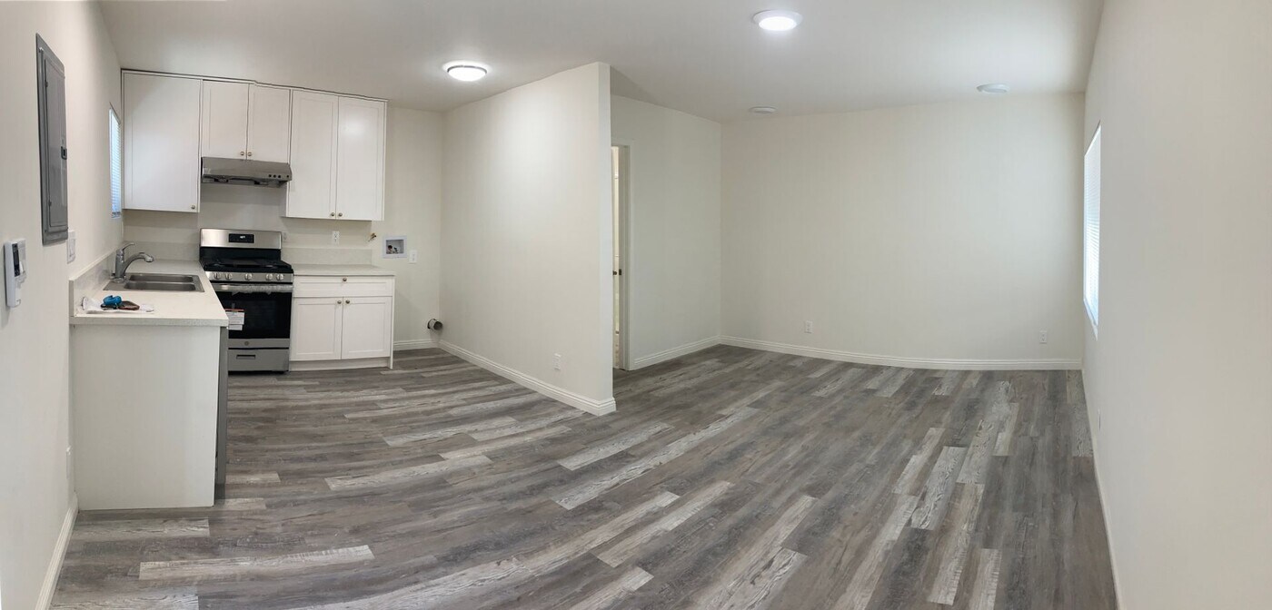 3835 E 10th St in Long Beach, CA - Foto de edificio