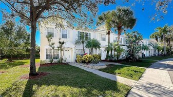 7818 Dixie Beach Cir in Tamarac, FL - Building Photo