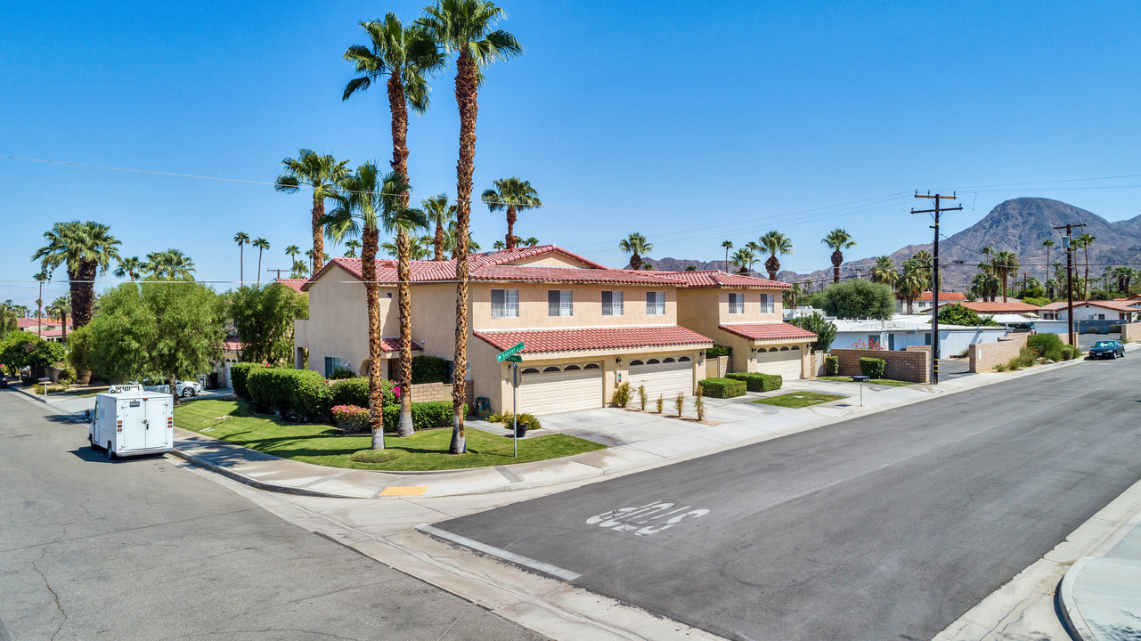 45350 Sunset Ln in Palm Desert, CA - Building Photo