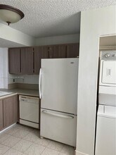 117 Lake Emerald Dr, Unit 202 in Oakland Park, FL - Building Photo - Building Photo