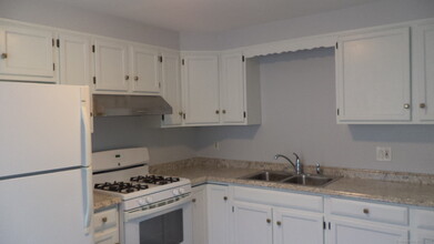 20 Holley St in Danbury, CT - Building Photo - Building Photo