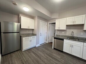 49 Waverly St, Unit 4 in Boston, MA - Foto de edificio - Building Photo