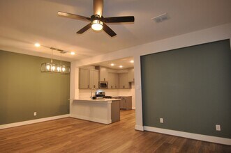 829 Crystal Oak Ln in Arlington, TX - Building Photo - Building Photo