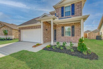 8411 Beacon Bay Cir in Mont Belvieu, TX - Building Photo - Building Photo