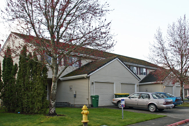 Mayjohn Court Duplexes in Aloha, OR - Building Photo - Building Photo