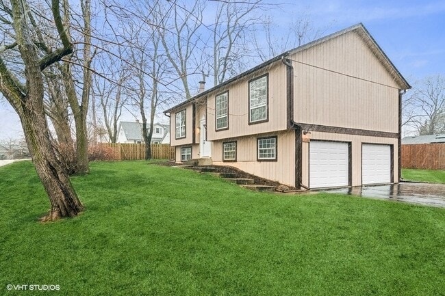23726 N Overhill Dr in Lake Zurich, IL - Building Photo - Building Photo