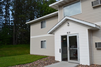 Whispering Pines in Cloquet, MN - Foto de edificio - Building Photo