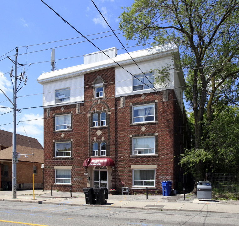 250 Oakwood Ave in Toronto, ON - Building Photo