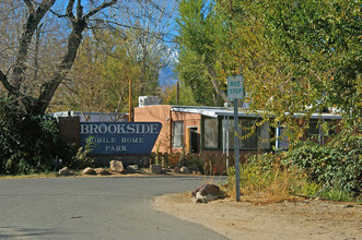 Brookside Mobile Home Park in Bishop, CA - Foto de edificio - Other