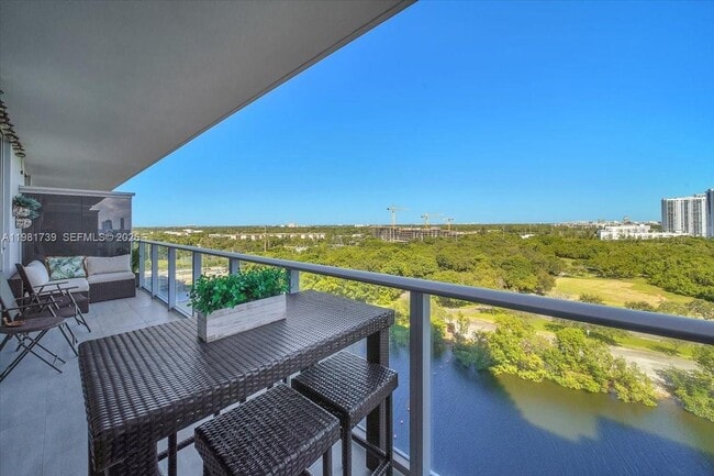 16385 Biscayne Blvd in Sunny Isles Beach, FL - Building Photo - Building Photo