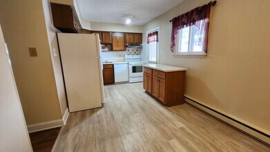 2312 Grove Rd in Allentown, PA - Building Photo - Building Photo