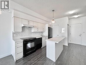 126 Simcoe St in Toronto, ON - Building Photo - Building Photo