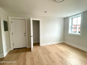 423 Broadway in Saratoga Springs, NY - Building Photo - Building Photo