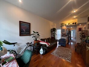 2911 W Girard Ave in Philadelphia, PA - Foto de edificio - Building Photo