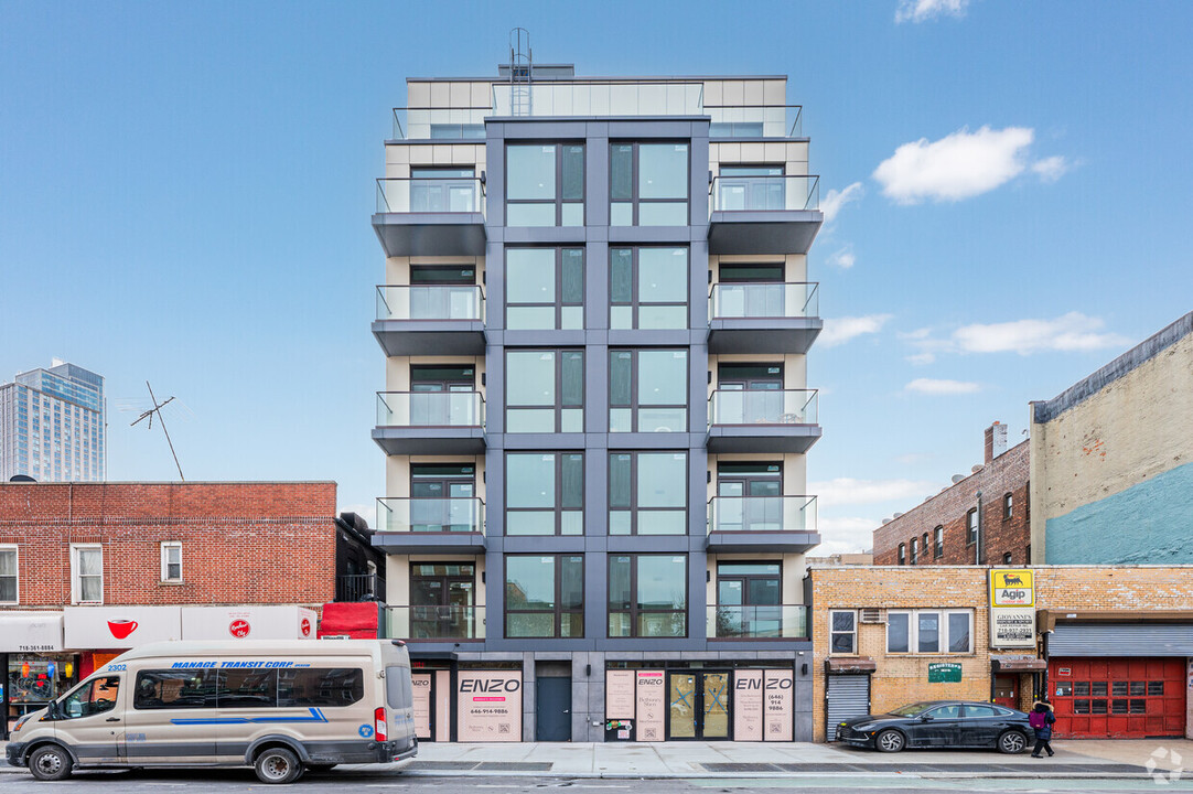 1152 44th Dr in Long Island City, NY - Building Photo