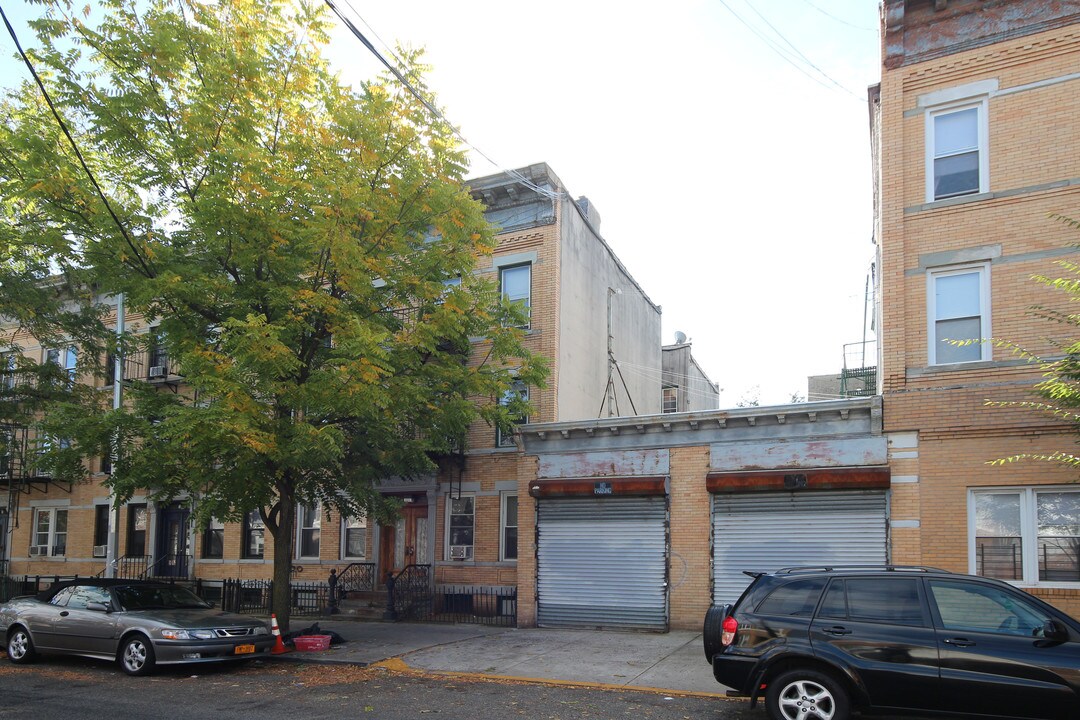 60-14 Woodbine St in Ridgewood, NY - Building Photo