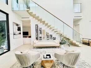 2550 Overbrook St in Miami, FL - Building Photo - Building Photo