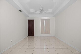 3036 Scottland Dr, Unit 2 in Edinburg, TX - Building Photo - Building Photo