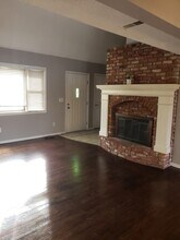 6 NE 62nd Pl in Gladstone, MO - Building Photo - Building Photo