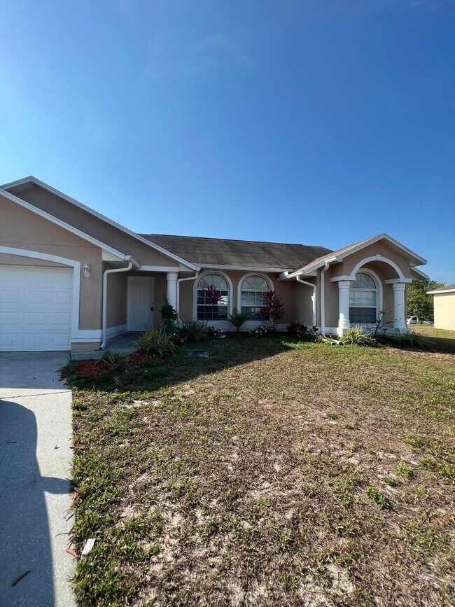 4251 SW Astro Ct in Port St. Lucie, FL - Building Photo - Building Photo