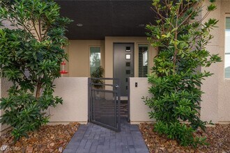11272 Gravitation Dr in Las Vegas, NV - Building Photo - Building Photo