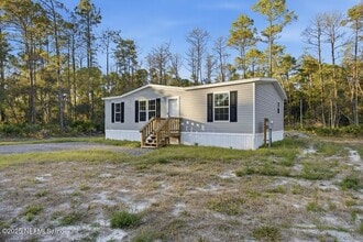 520 Hickory Nut Trail in Satsuma, FL - Building Photo - Building Photo