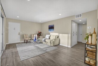 Las Casitas Apartments - Redlands, CA in Redlands, CA - Foto de edificio - Building Photo