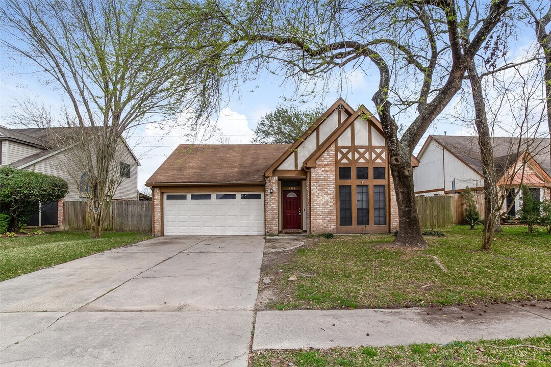1526 Rushworth Dr in Houston, TX - Building Photo