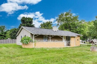 546 Mooreland Dr in Whiteland, IN - Building Photo - Building Photo