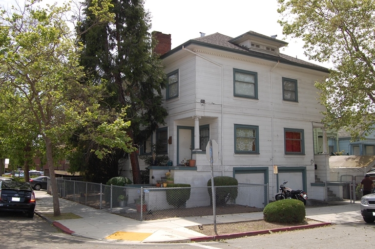 401 38th St in Oakland, CA - Building Photo