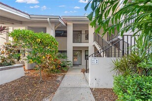 300 S Florida Ave in Tarpon Springs, FL - Building Photo