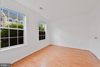 22918 Regent Terrace in Sterling, VA - Building Photo - Building Photo