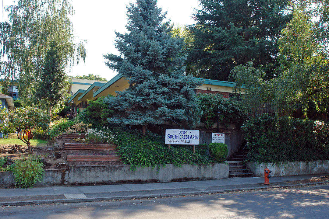 South Crest Apartments in Portland, OR - Building Photo