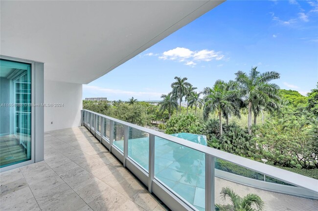 2627 S Bayshore Dr in Miami, FL - Building Photo - Building Photo