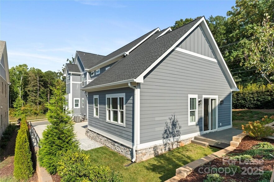 805 Naples Dr in Davidson, NC - Building Photo