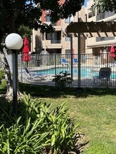 7826 Topanga Canyon Blvd, Unit UNIT #213 in Canoga Park, CA - Building Photo - Building Photo