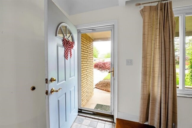 28314 James Dr in Warren, MI - Building Photo - Building Photo