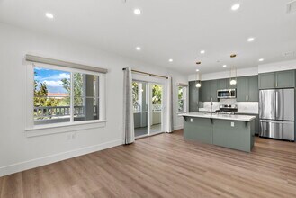 825 De la Vina St in Santa Barbara, CA - Foto de edificio - Building Photo