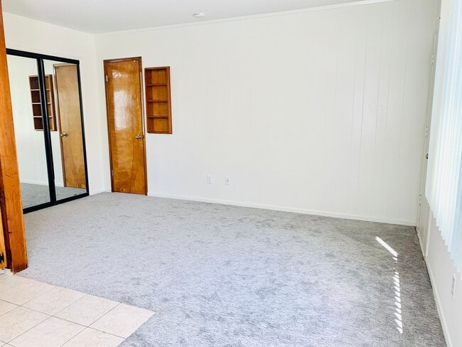 3264 Bayside Ln in San Diego, CA - Building Photo - Building Photo