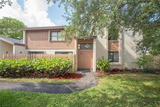 10945 SW 113th Pl in Miami, FL - Building Photo - Building Photo