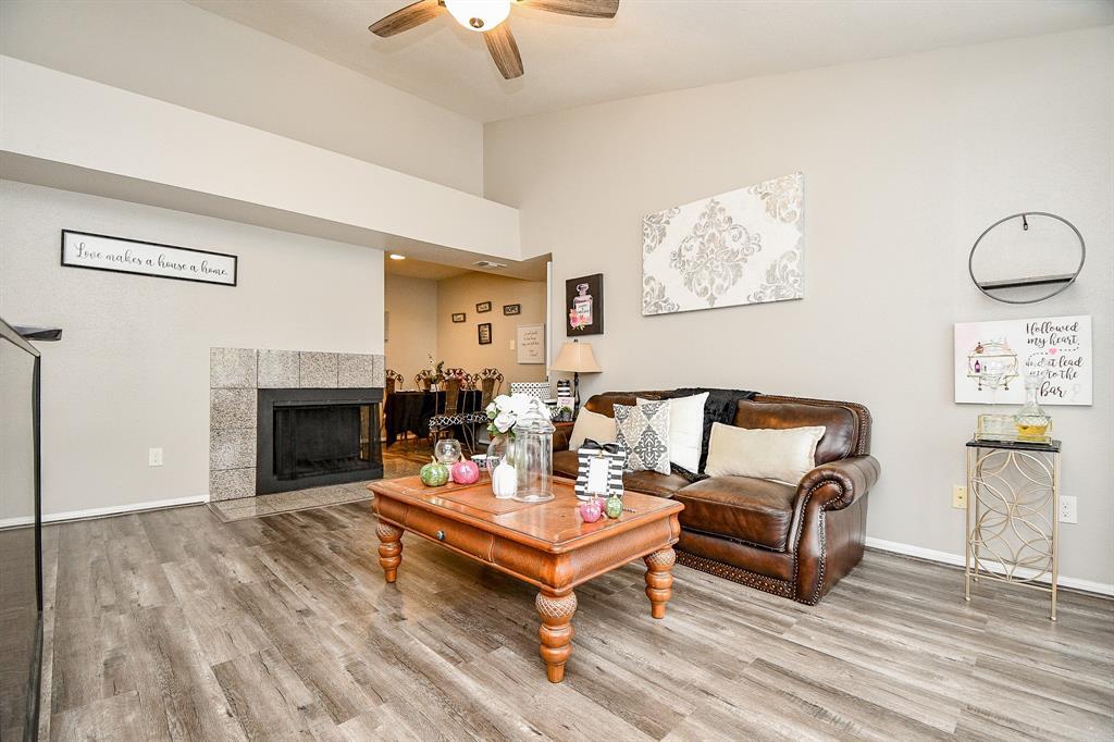 8055 Cambridge St in Houston, TX - Building Photo