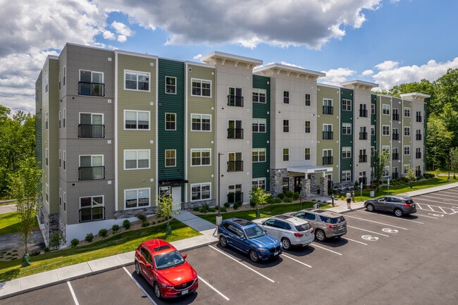 The Edgebrook Residences in Merrimack, NH - Building Photo - Building Photo